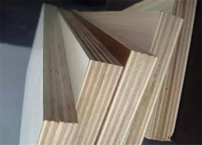 左右手家居安裝師傅告訴你，做衣柜應(yīng)該用什么板材？