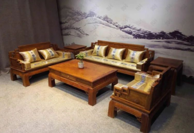 大葉紫檀家具：刺猬紫檀沙發(fā)五件套價格怎么樣，沙發(fā)保養(yǎng)技巧有哪些呢？