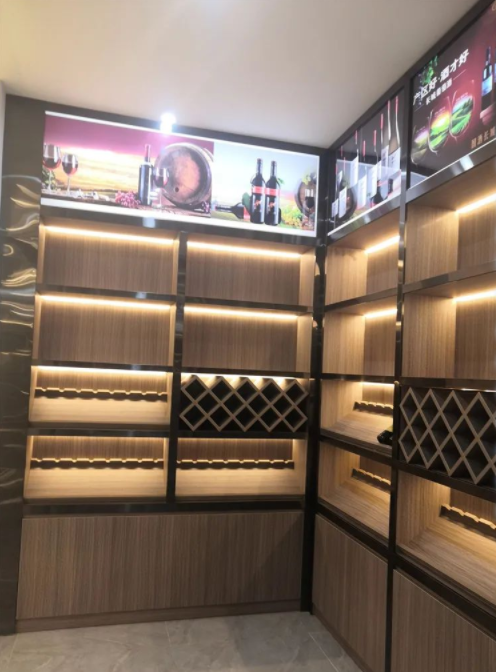 蘇州展示柜定制：妙用不銹鋼，打造輕奢風(fēng)紅酒展示柜
